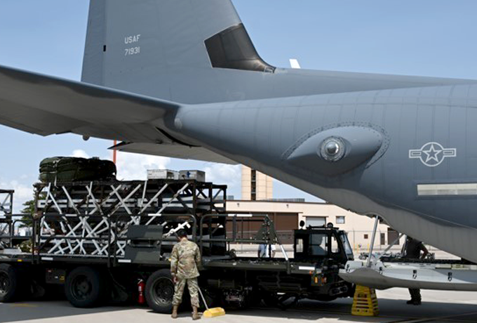 Rapid Dragon conducts palletized munition demonstration using long range cruise missile