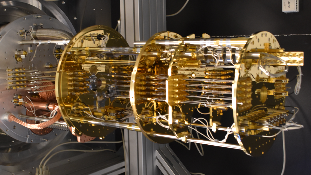 SUPERCONDUCTING & HYBRID QUANTUM SYSTEMS